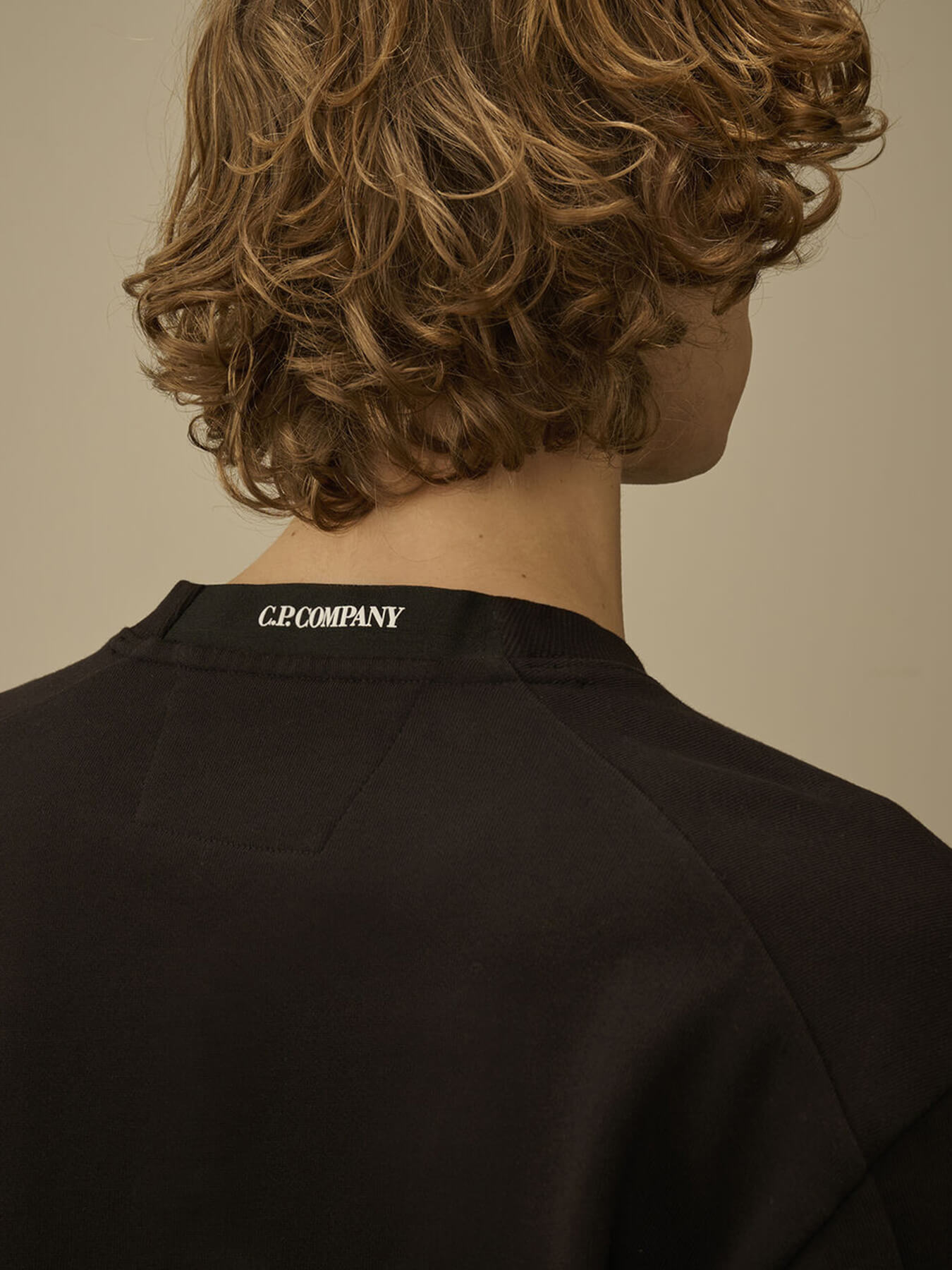 Свитшот DIAGONAL RAISED FLEECE CREWNECK LENS