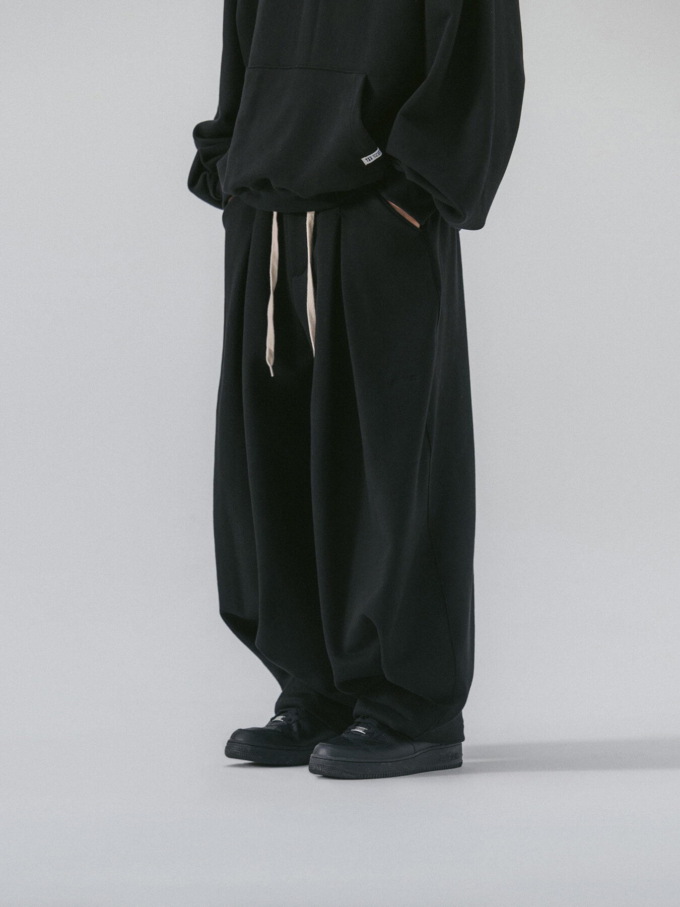 Брюки VALLEY TUCK SWEAT BALLOON