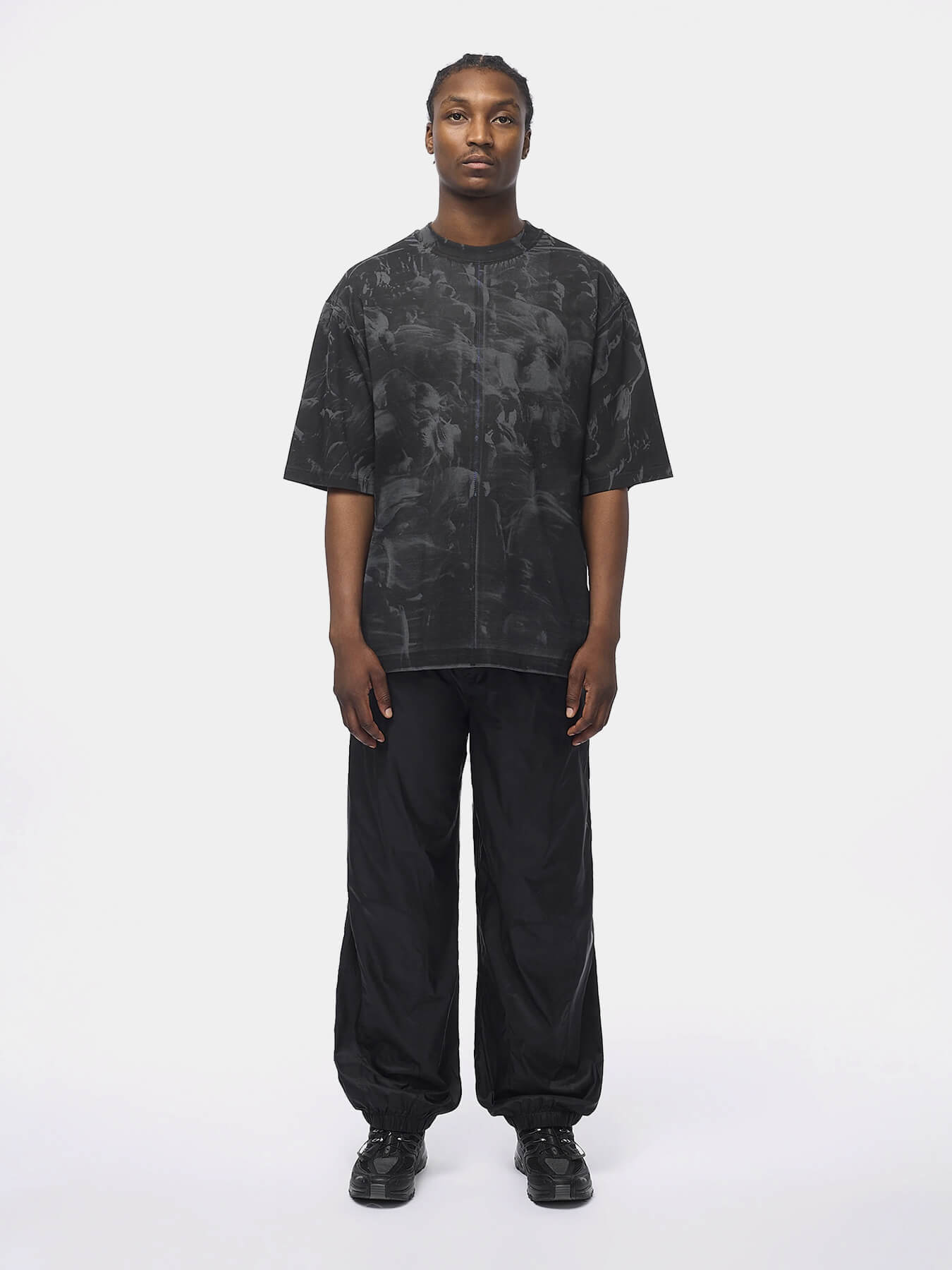 Футболка BUSTLE