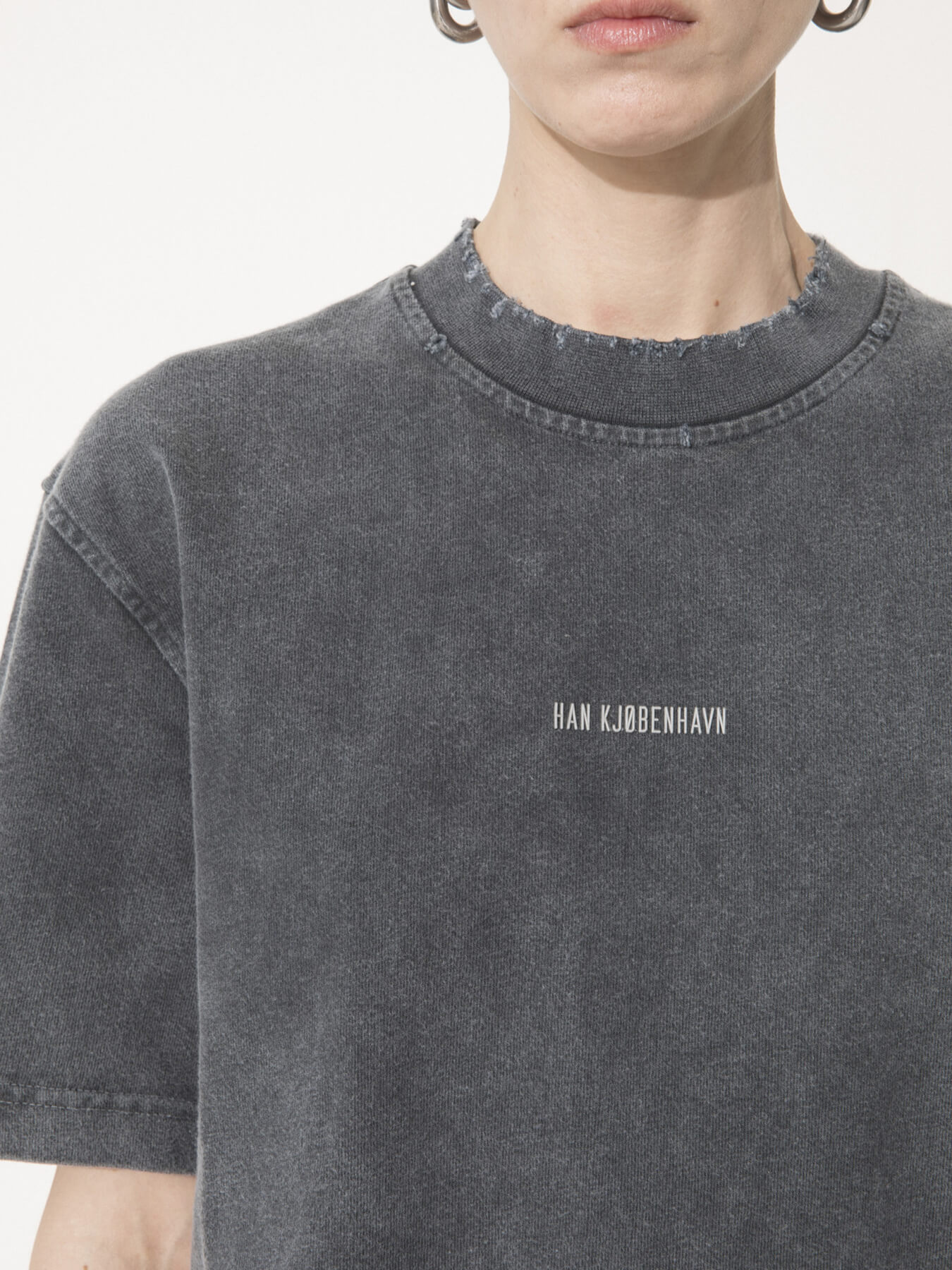 Футболка DISTRESSED LOGO