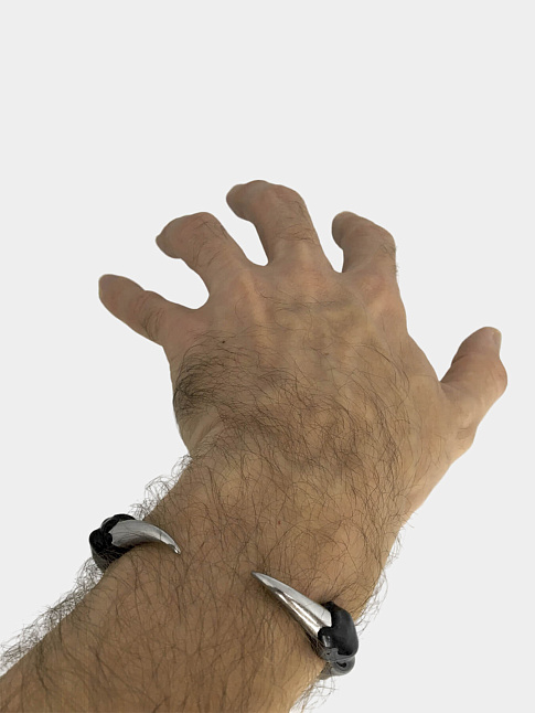 Браслет с шипами (размер one size, цвет Черный)