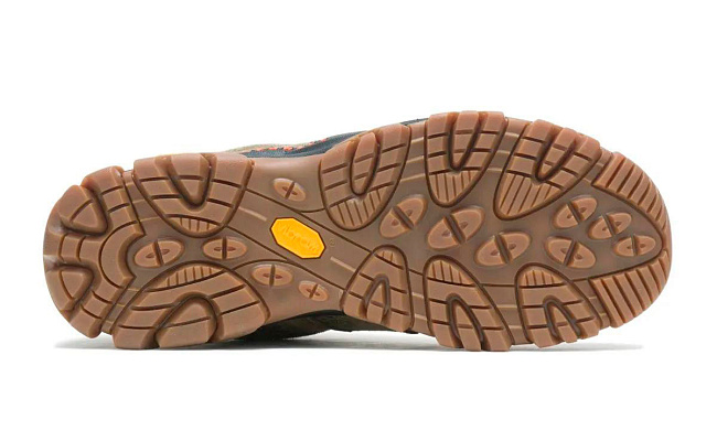 Подошва Vibram на ботинках модели Merrell Moab 3 – эталон сцепления для туристической обуви